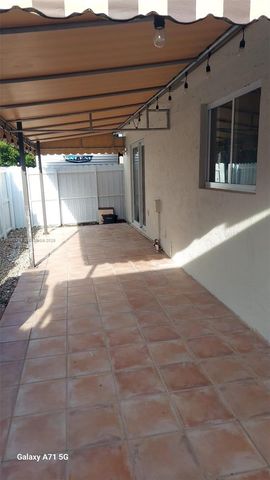 11507 SW 6th St, Sweetwater, FL 33174