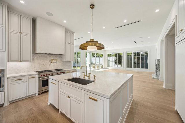 3717 Chevy Chase Drive, Houston, TX 77019
