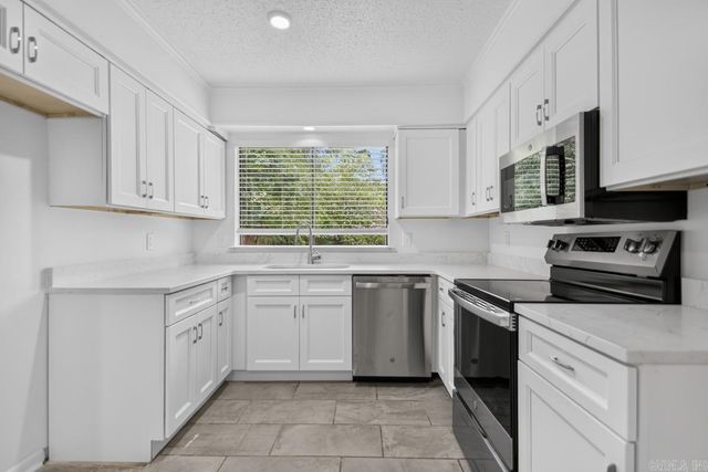 10018 Forester Cv, Little Rock, AR 72209