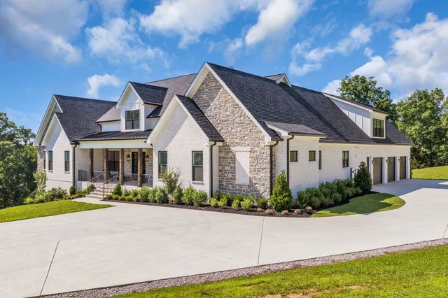 1500 Center Star Rd, Columbia, TN 38401