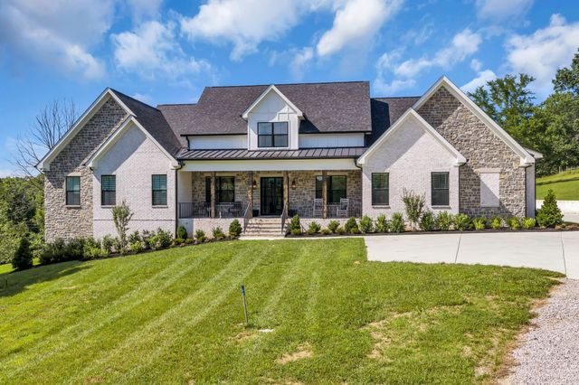 1500 Center Star Rd, Columbia, TN 38401