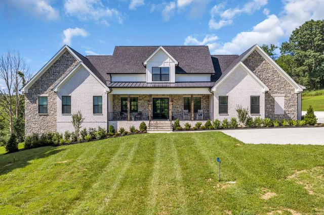 1500 Center Star Rd, Columbia, TN 38401