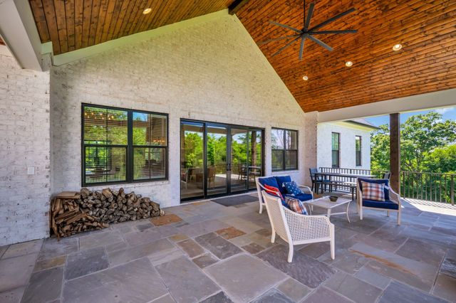 1500 Center Star Rd, Columbia, TN 38401