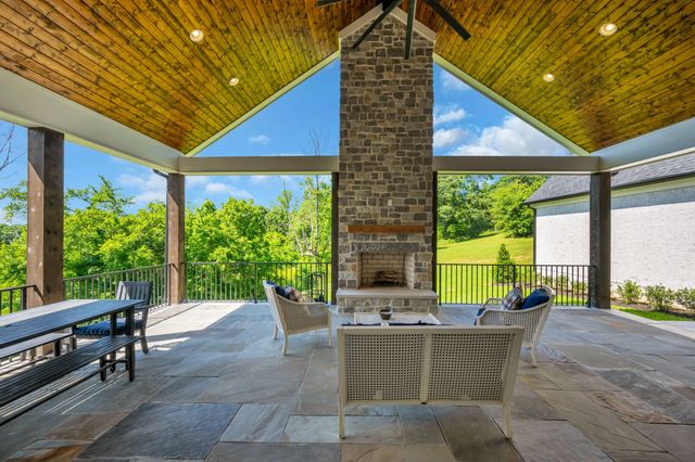 1500 Center Star Rd, Columbia, TN 38401