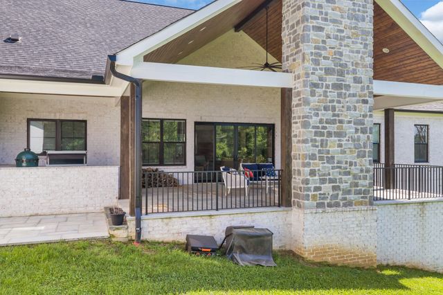 1500 Center Star Rd, Columbia, TN 38401