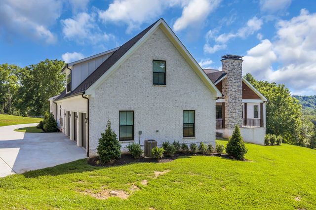 1500 Center Star Rd, Columbia, TN 38401