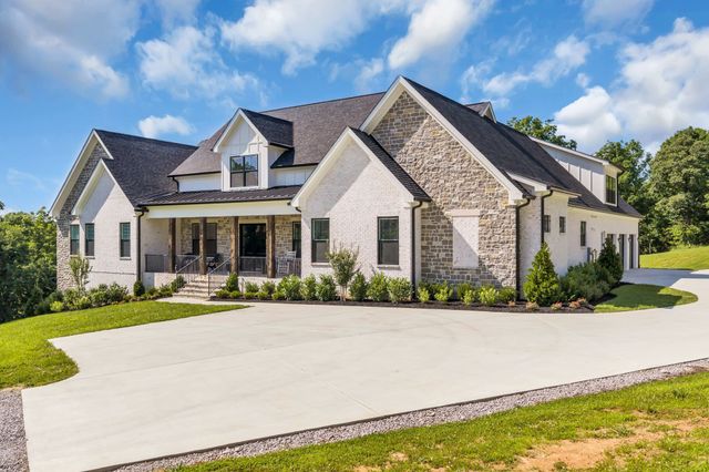 1500 Center Star Rd, Columbia, TN 38401