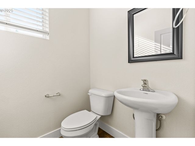 2540 FIELDCRESS Rd, Eugene, OR 97403