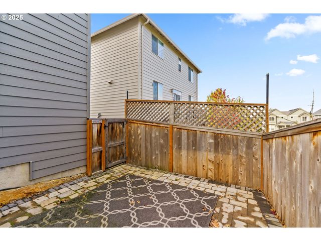 2540 FIELDCRESS Rd, Eugene, OR 97403