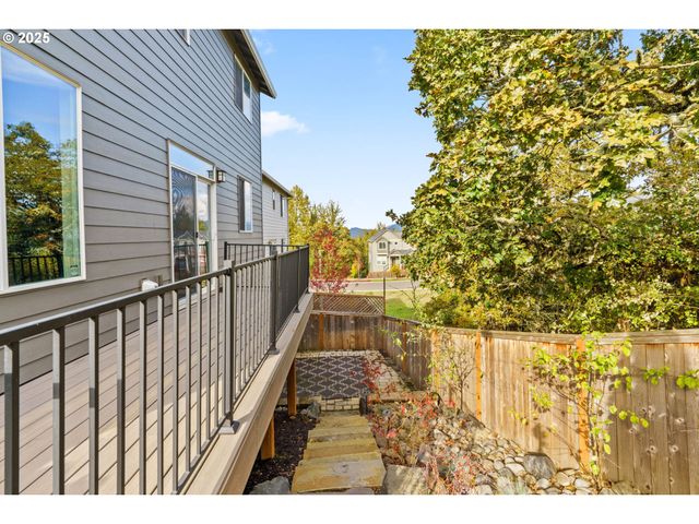 2540 FIELDCRESS Rd, Eugene, OR 97403