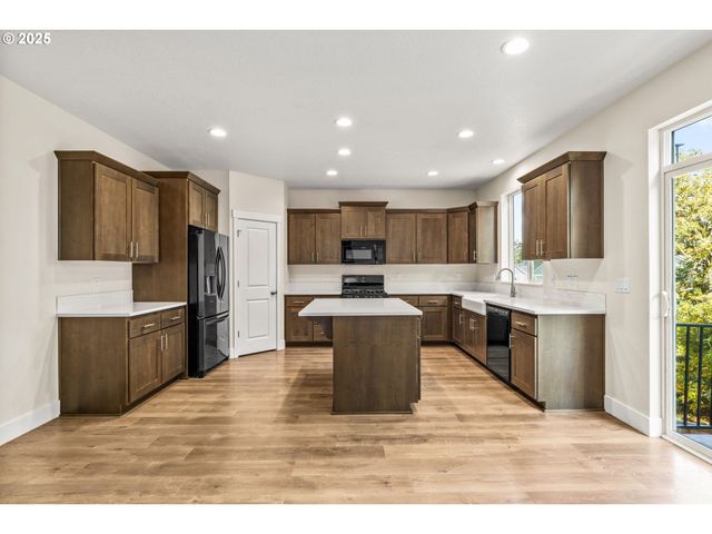 2540 FIELDCRESS Rd, Eugene, OR 97403