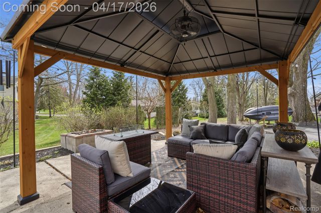 9610 Woody Court, White Lake Charter Township, MI 48386