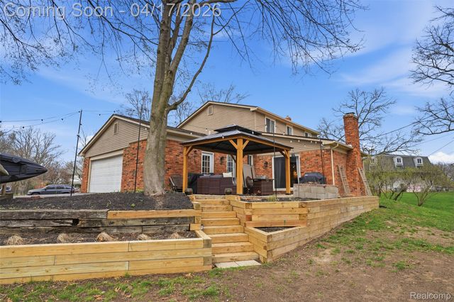 9610 Woody Court, White Lake Charter Township, MI 48386