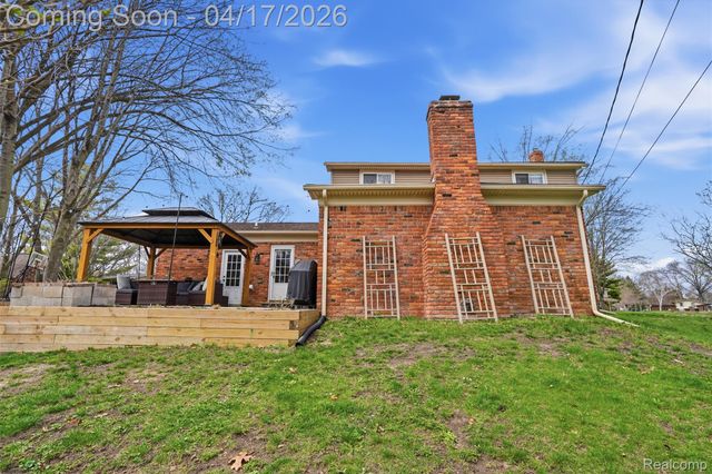 9610 Woody Court, White Lake Charter Township, MI 48386