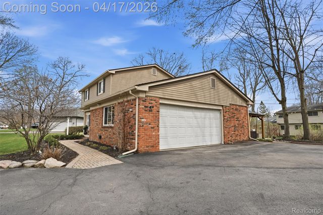 9610 Woody Court, White Lake Charter Township, MI 48386