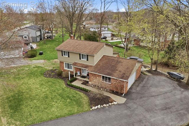 9610 Woody Court, White Lake Charter Township, MI 48386