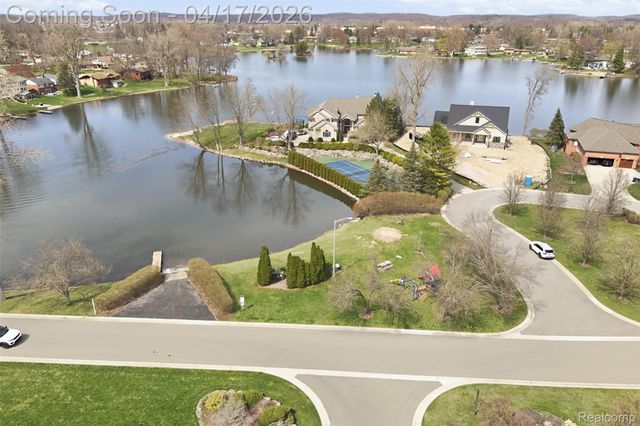 9610 Woody Court, White Lake Charter Township, MI 48386