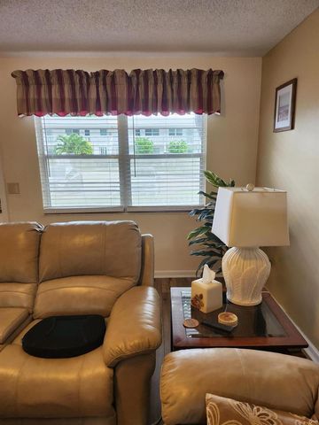 74 Newport Court E, Deerfield Beach, FL 33442