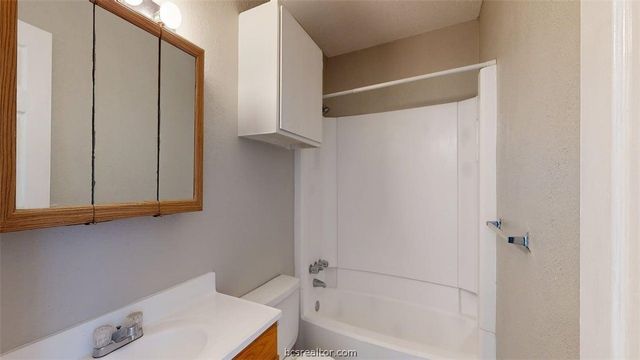806 Oran Circle G, Bryan, TX 77801