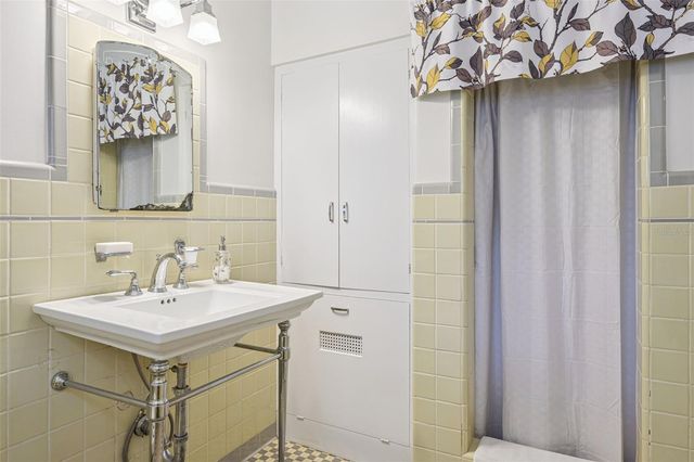 15722 E OAKLAND AVENUE, Winter Garden, FL 34787