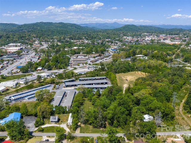 122 Glover Street, Hendersonville, NC 28792