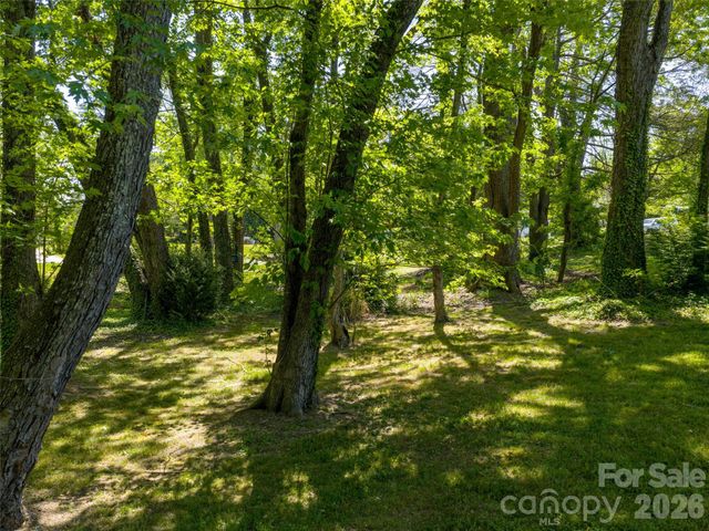 122 Glover Street, Hendersonville, NC 28792