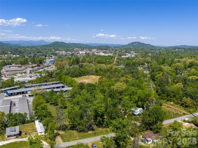 122 Glover Street, Hendersonville, NC 28792