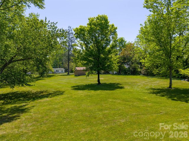 122 Glover Street, Hendersonville, NC 28792