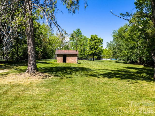 122 Glover Street, Hendersonville, NC 28792