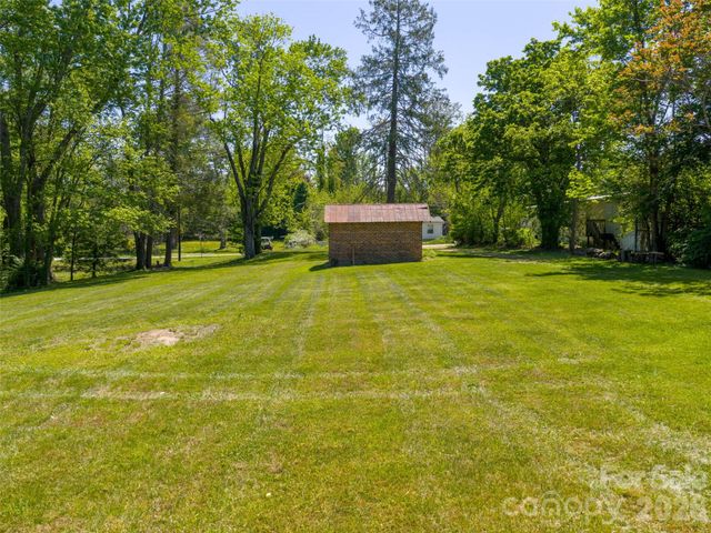 122 Glover Street, Hendersonville, NC 28792