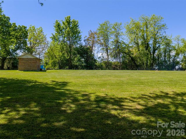 122 Glover Street, Hendersonville, NC 28792