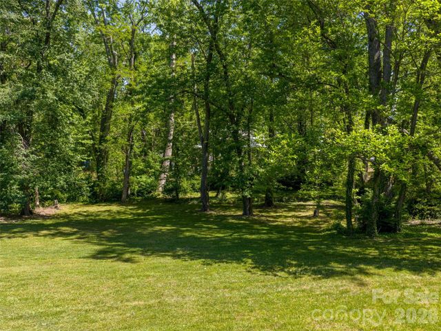 122 Glover Street, Hendersonville, NC 28792