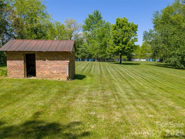 122 Glover Street, Hendersonville, NC 28792