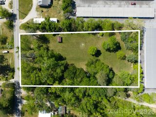 122 Glover Street, Hendersonville, NC 28792