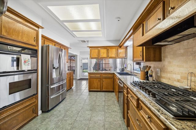 3903 Valley Haven Drive, Houston, TX 77339