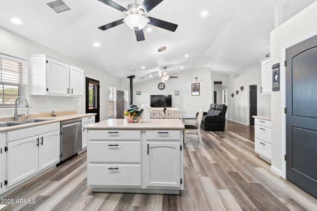 775 N APPLE BLOSSOM Lane, Snowflake, AZ 85937