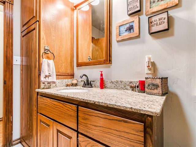 2405 E Karen Terrace, Mustang, OK 73064