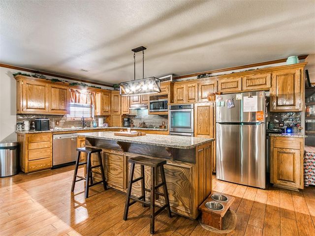 2405 E Karen Terrace, Mustang, OK 73064