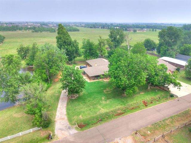 2405 E Karen Terrace, Mustang, OK 73064