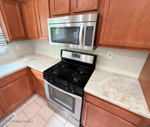 4110 Carbine Ln, Louisville, KY 40229