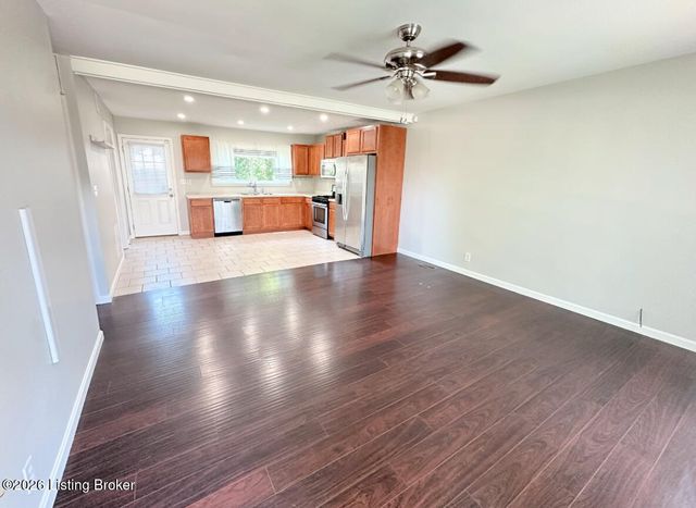 4110 Carbine Ln, Louisville, KY 40229