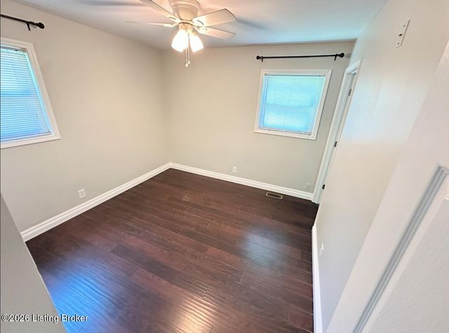 4110 Carbine Ln, Louisville, KY 40229