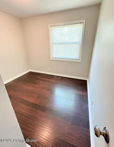 4110 Carbine Ln, Louisville, KY 40229