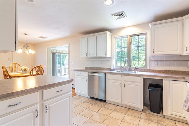 37 Yearling Run Rd, Bourne, MA 02532