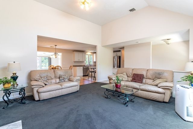 37 Yearling Run Rd, Bourne, MA 02532