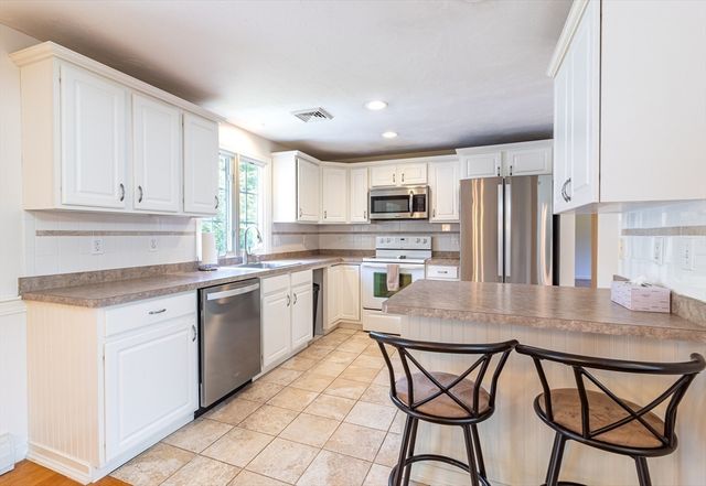 37 Yearling Run Rd, Bourne, MA 02532