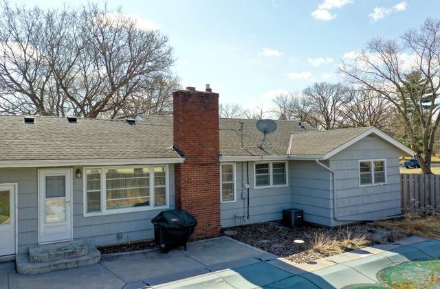 725 Pontiac Place, Mendota Heights, MN 55120