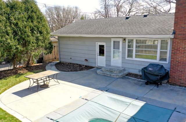 725 Pontiac Place, Mendota Heights, MN 55120