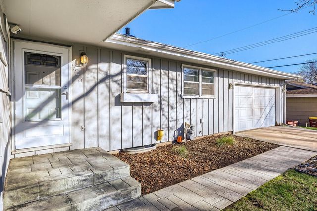 725 Pontiac Place, Mendota Heights, MN 55120