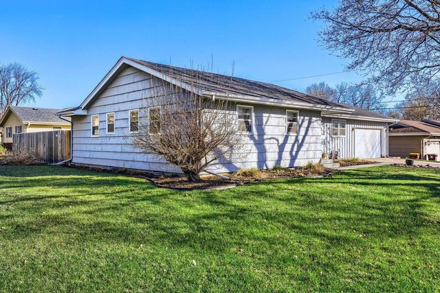 725 Pontiac Place, Mendota Heights, MN 55120